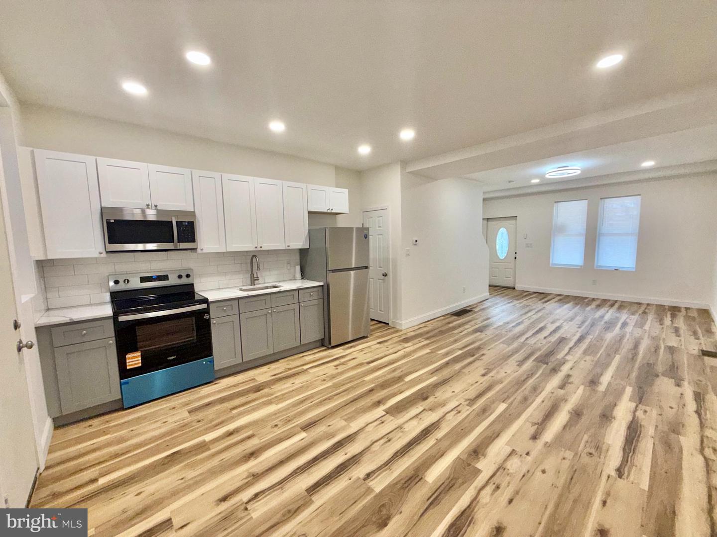 6067 Regent St Property Photo 4