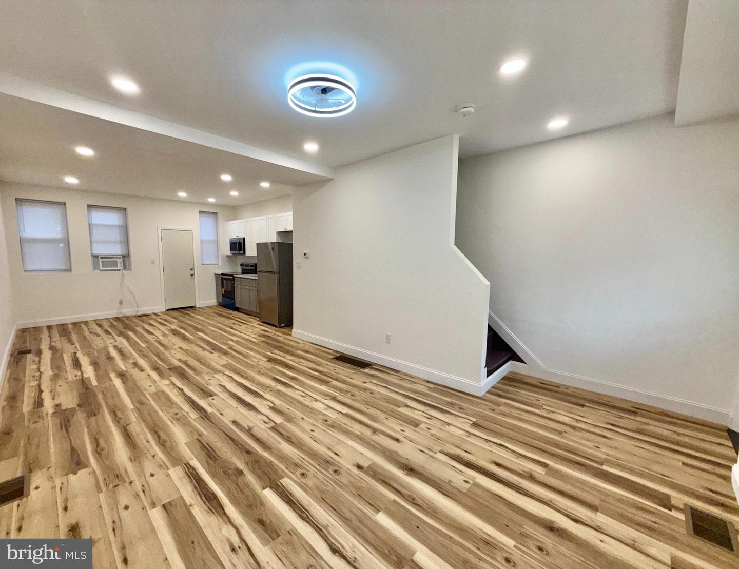 6067 Regent St Property Photo 8