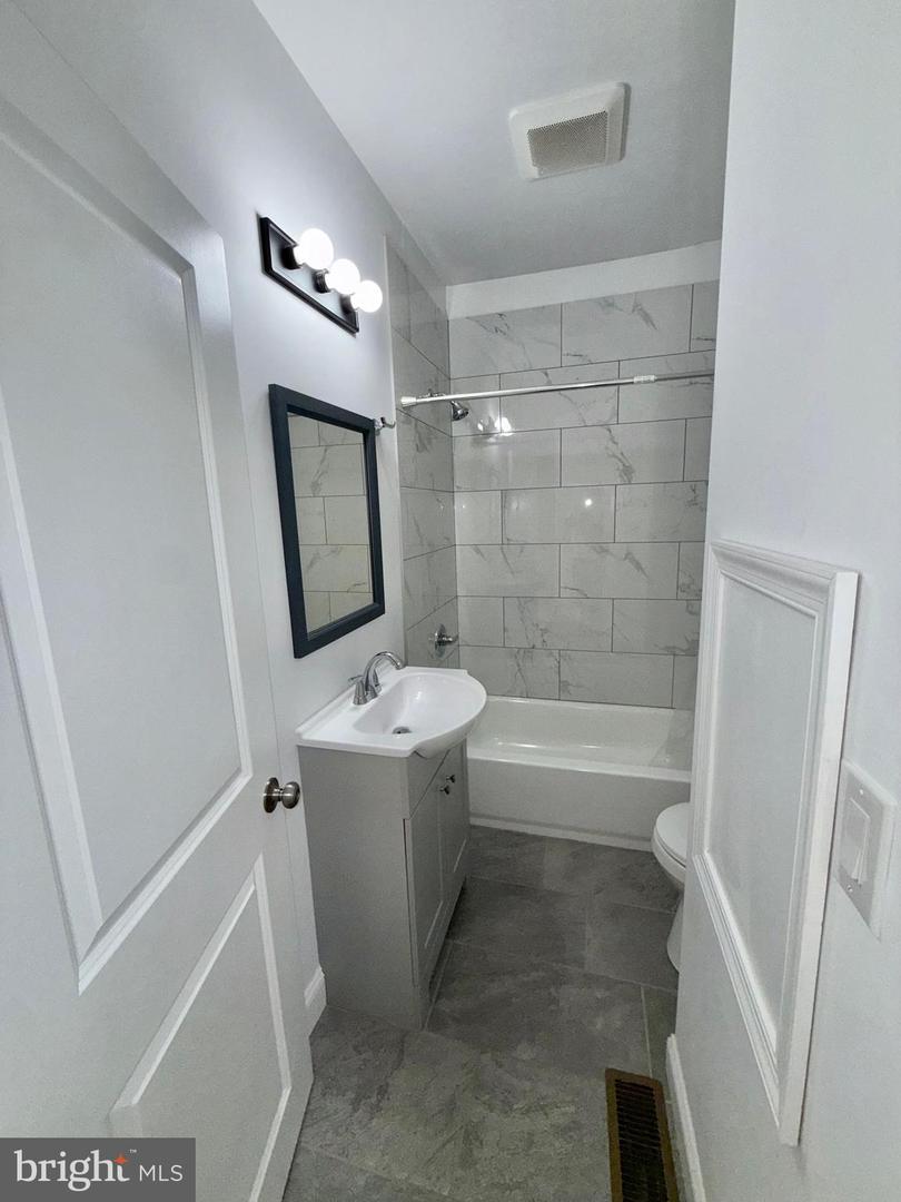 6067 Regent St Property Photo 15