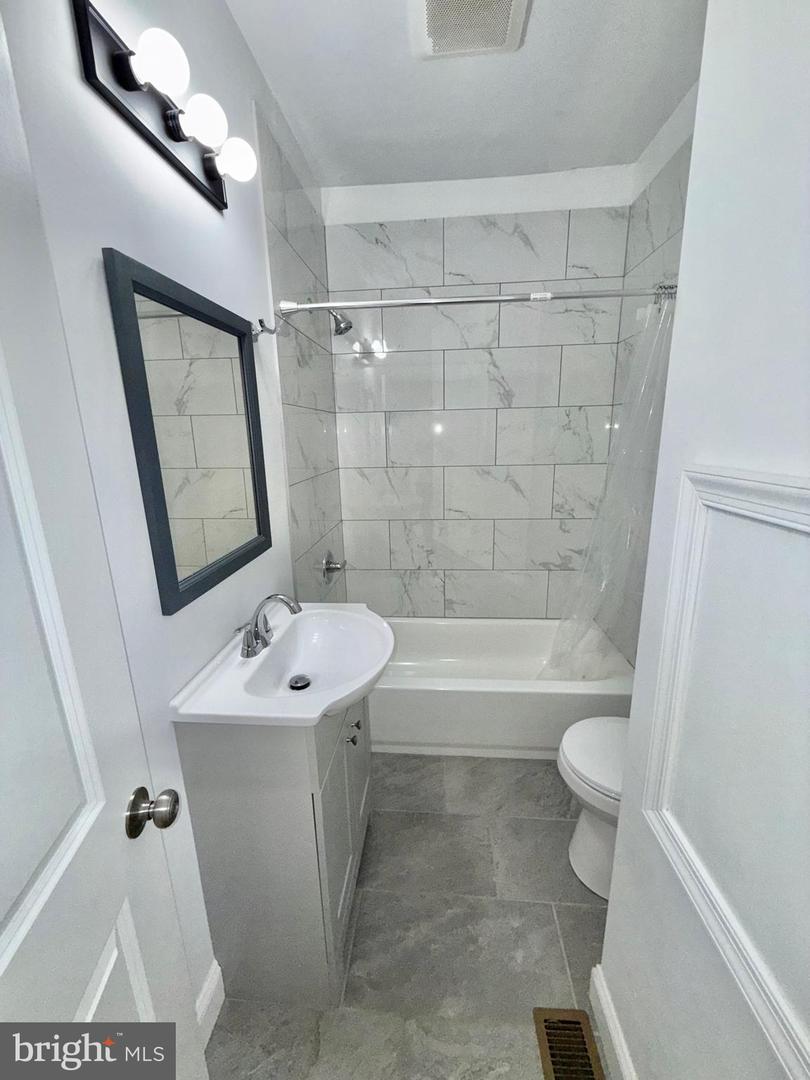 6067 Regent St Property Photo 16