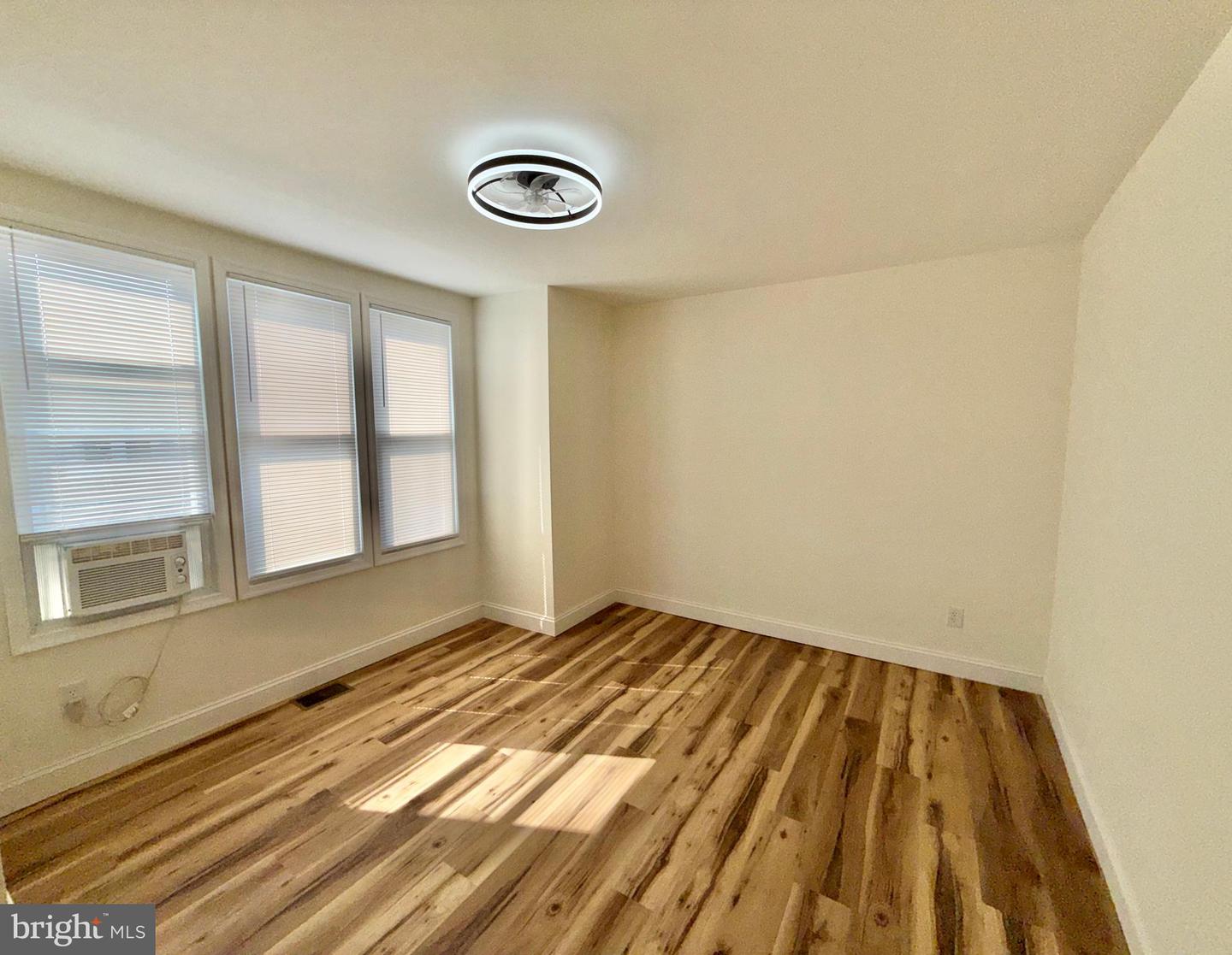 6067 Regent St Property Photo 17