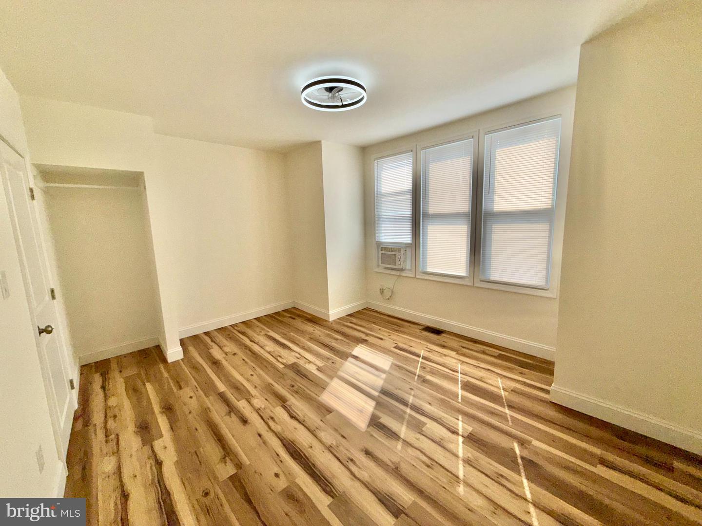 6067 Regent St Property Photo 18
