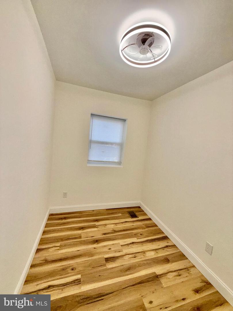 6067 Regent St Property Photo 19