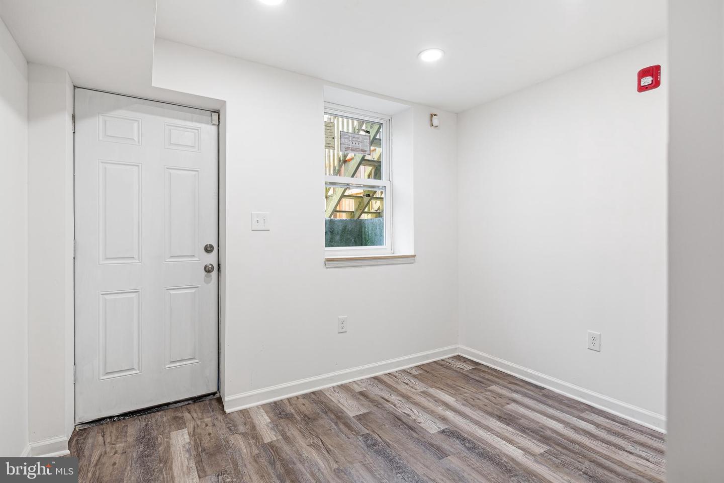 1219 W Butler St Property Photo 8