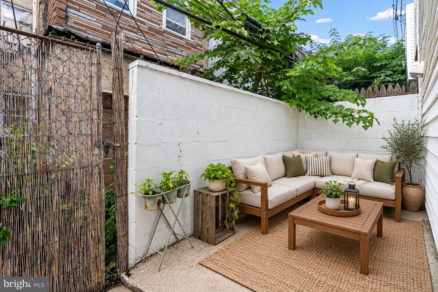 1254 S Bonsall St Property Photo 3