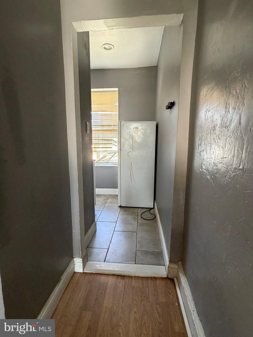 233 E Mayfield St Property Photo 3