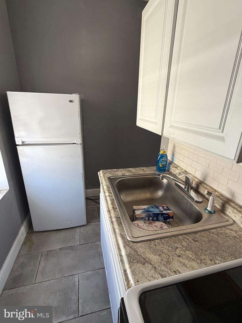 233 E Mayfield St Property Photo 4