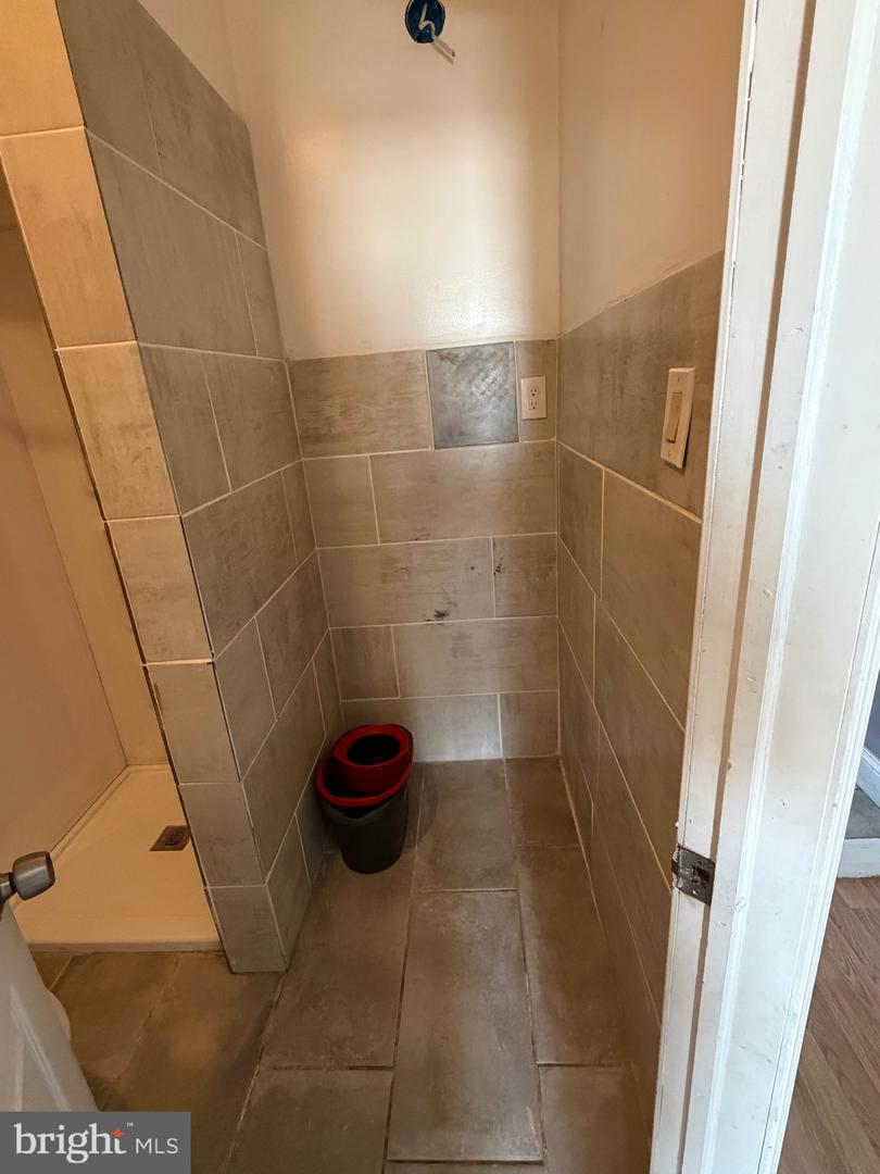 233 E Mayfield St Property Photo 6