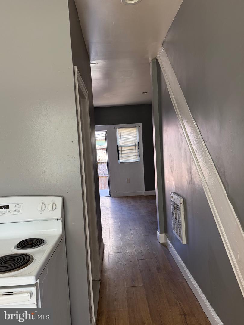 233 E Mayfield St Property Photo 20