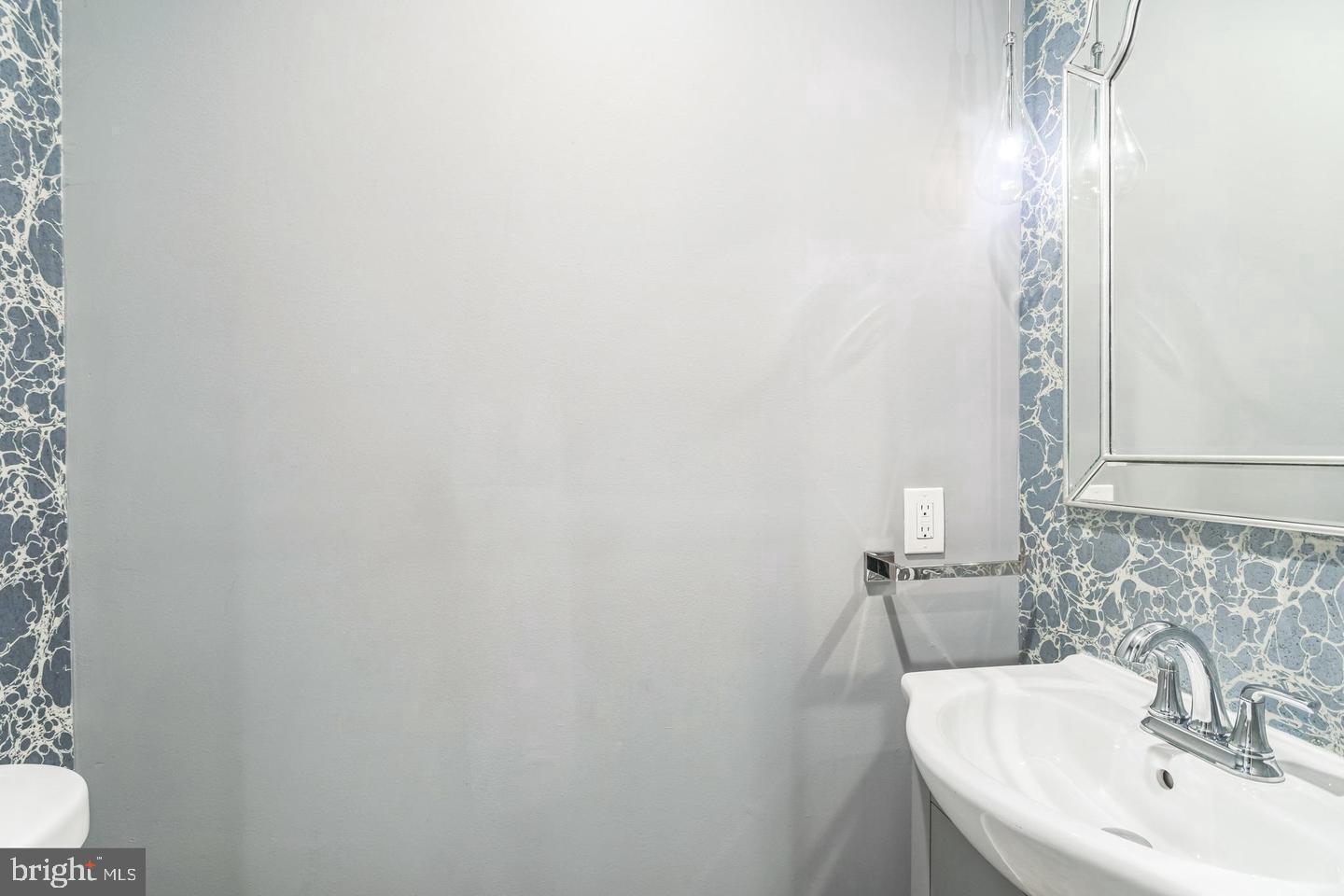 1153 N Hancock St Property Photo 10