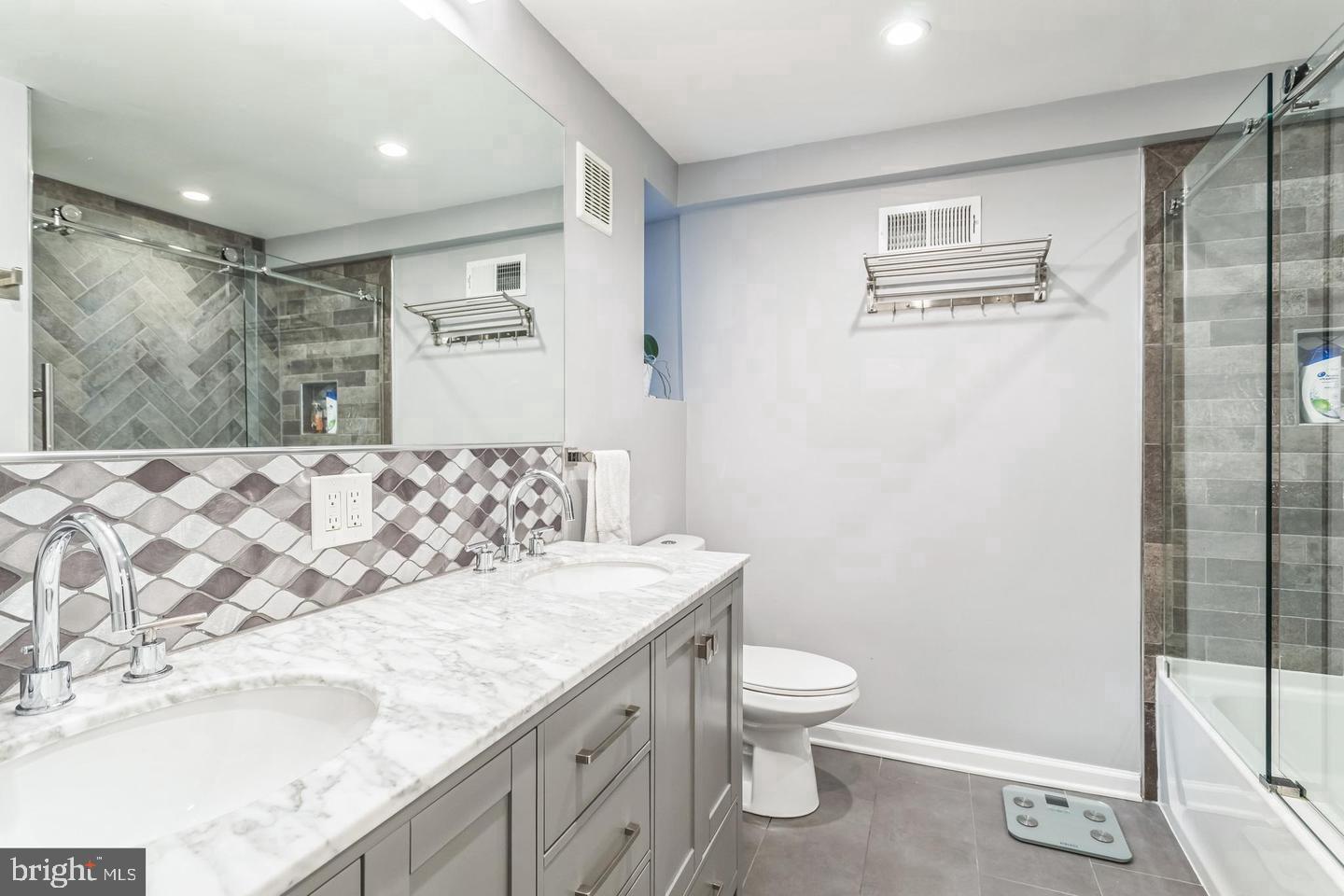 1153 N Hancock St Property Photo 14