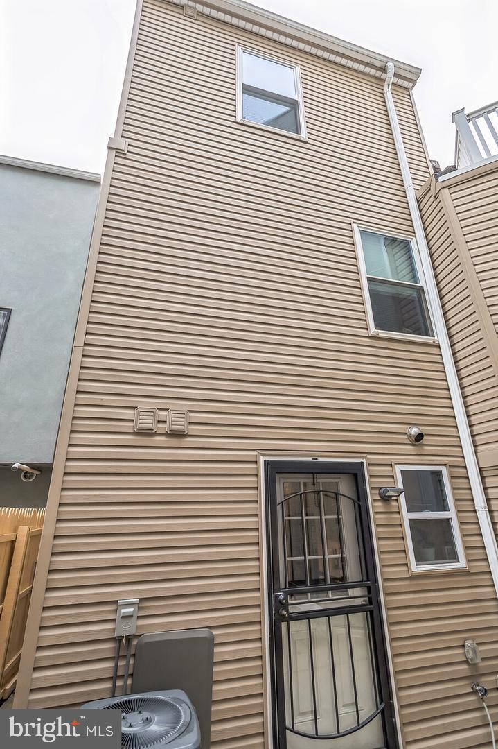 1153 N Hancock St Property Photo 26