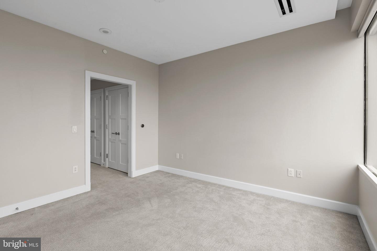 50 S 16th St #5303 Property Photo 17