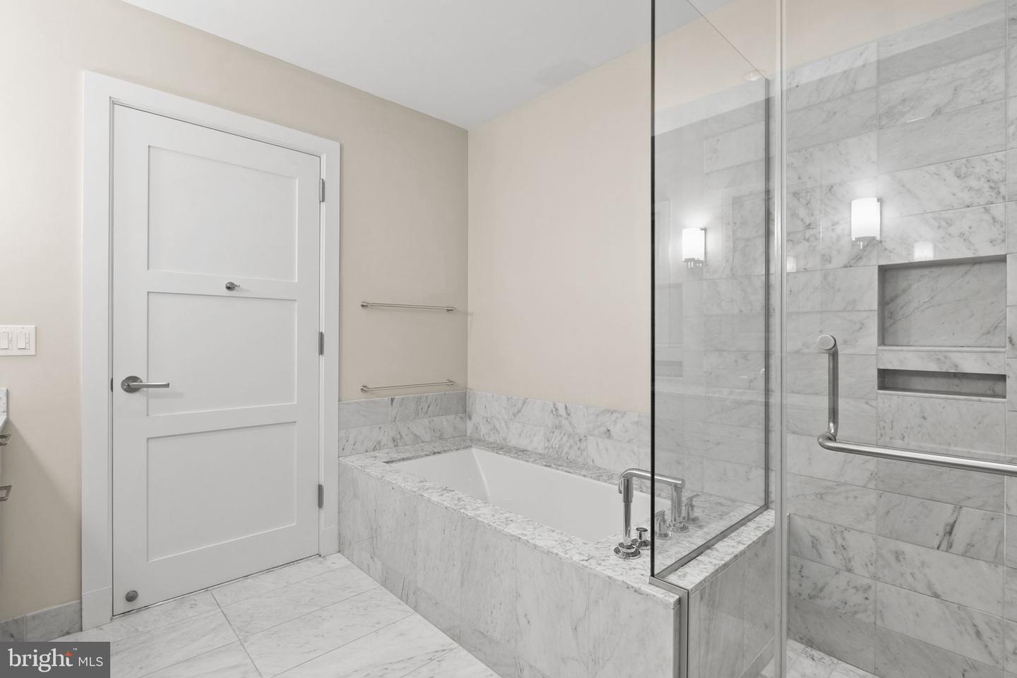 50 S 16th St #5303 Property Photo 19