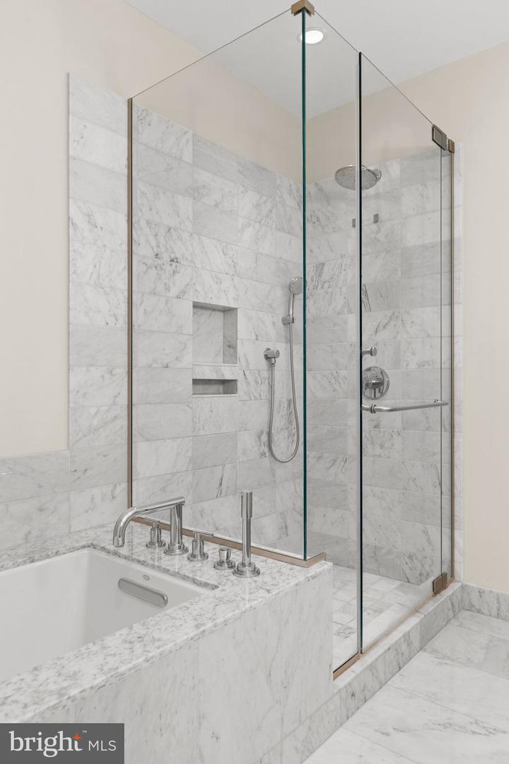 50 S 16th St #5303 Property Photo 20