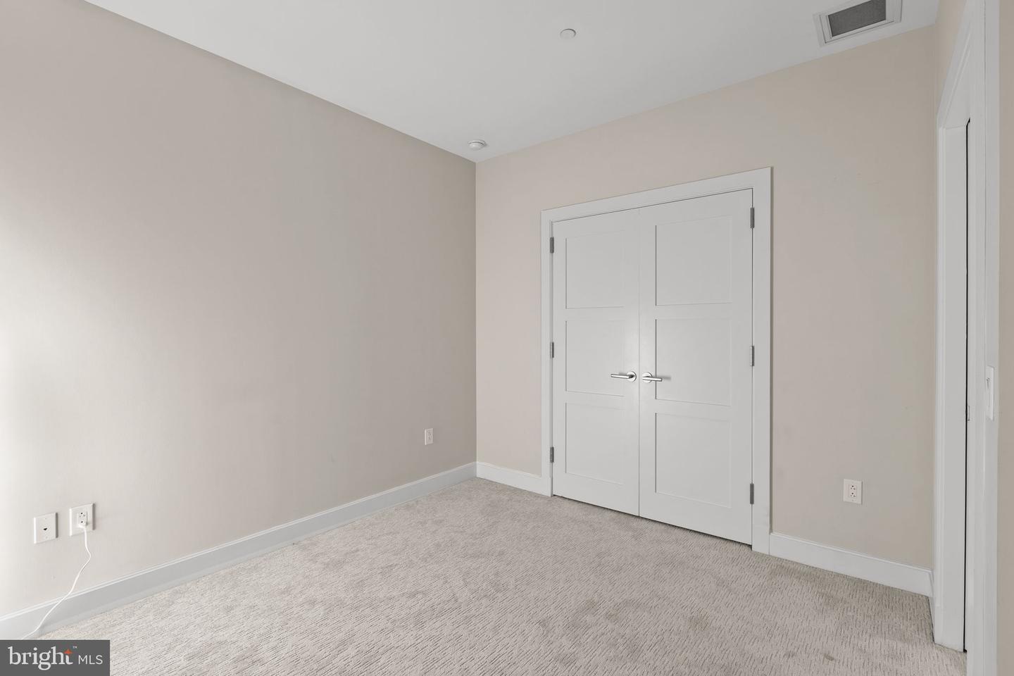 50 S 16th St #5303 Property Photo 22
