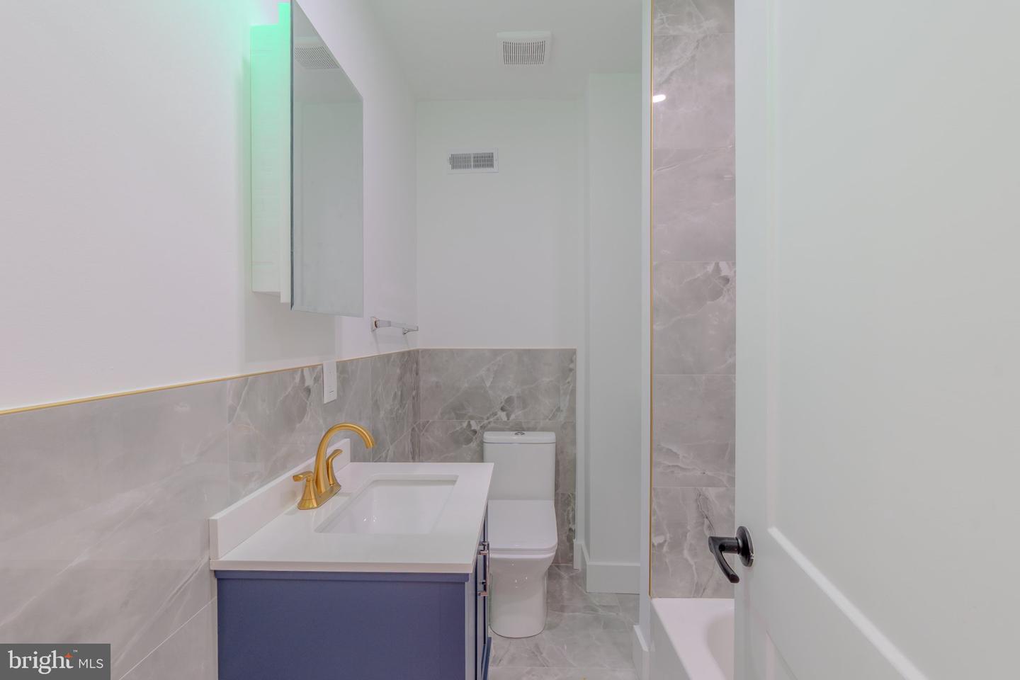 2245 E Cambria St Property Photo 20
