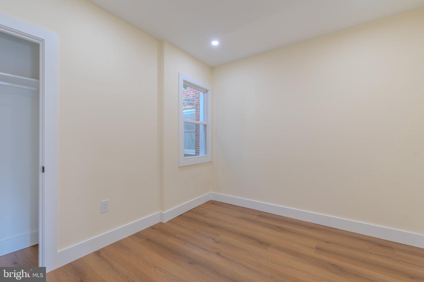 2245 E Cambria St Property Photo 24
