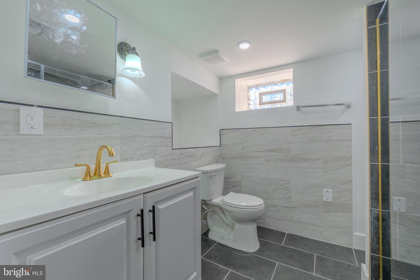 2245 E Cambria St Property Photo 31
