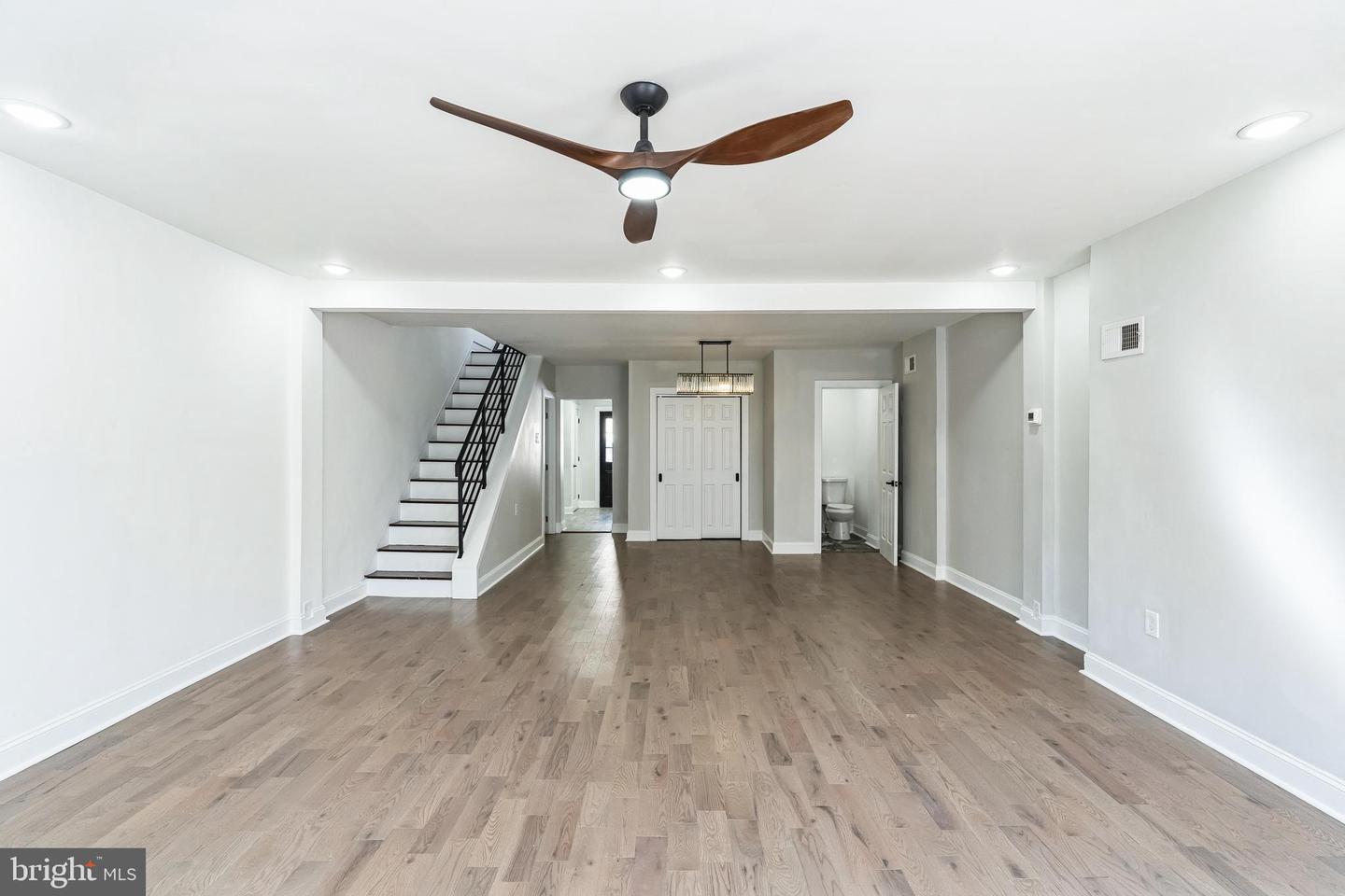 382 Martin St Property Photo 10