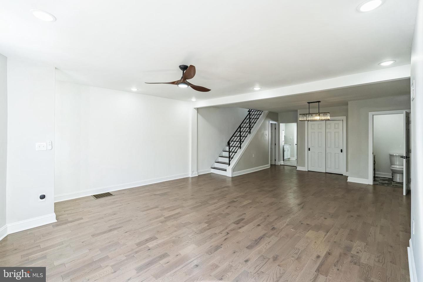 382 Martin St Property Photo 12