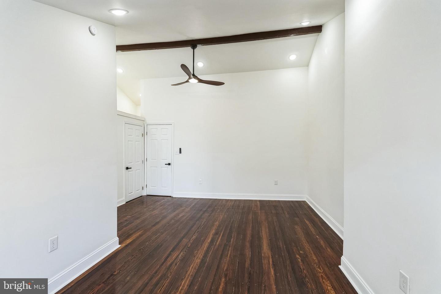 382 Martin St Property Photo 28