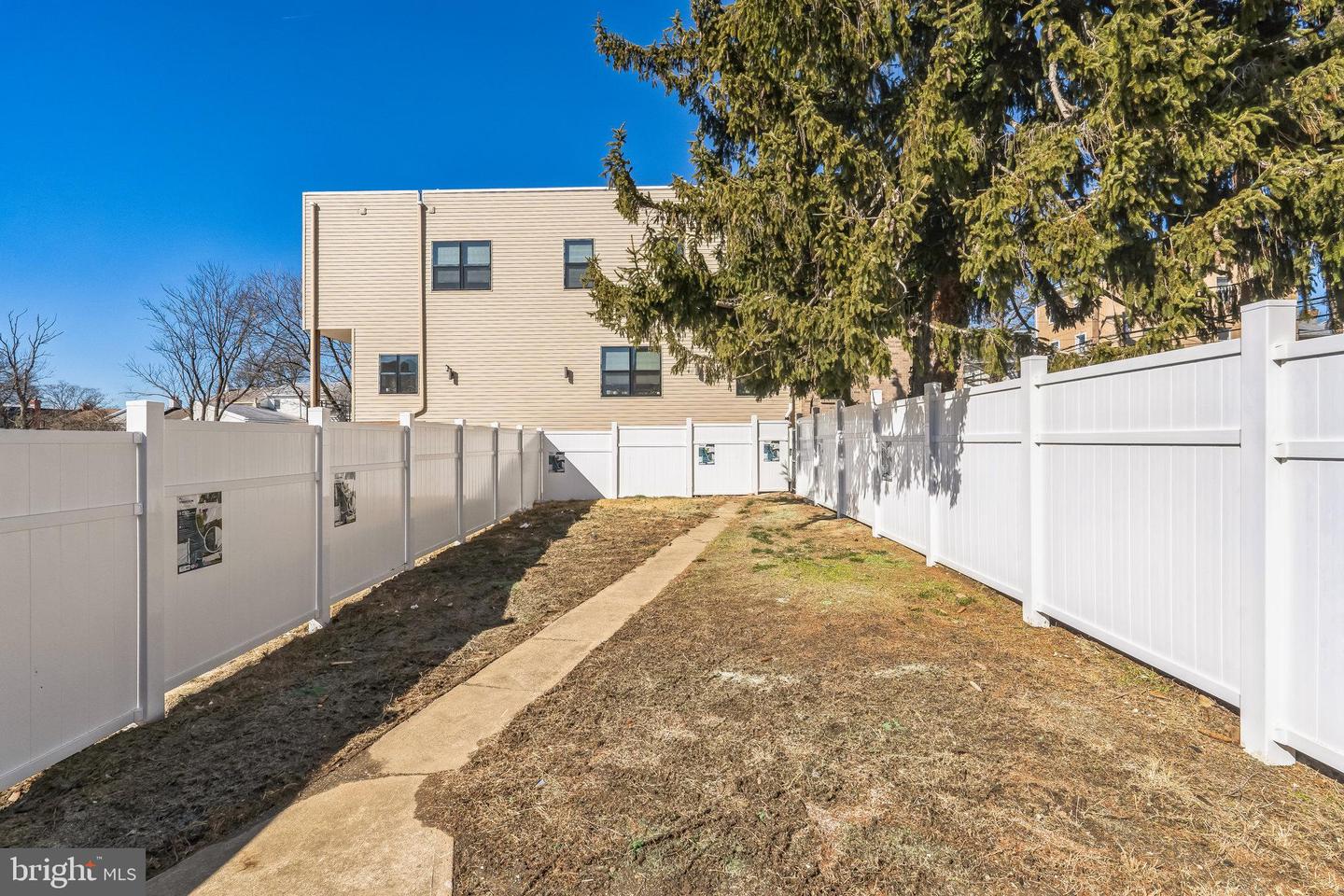 382 Martin St Property Photo 33