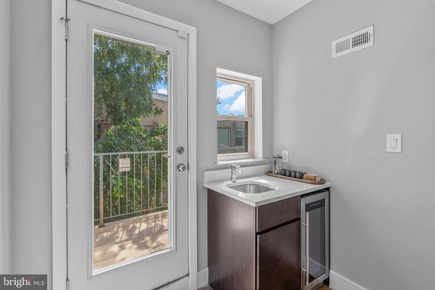 1906 Kater St Property Photo 38