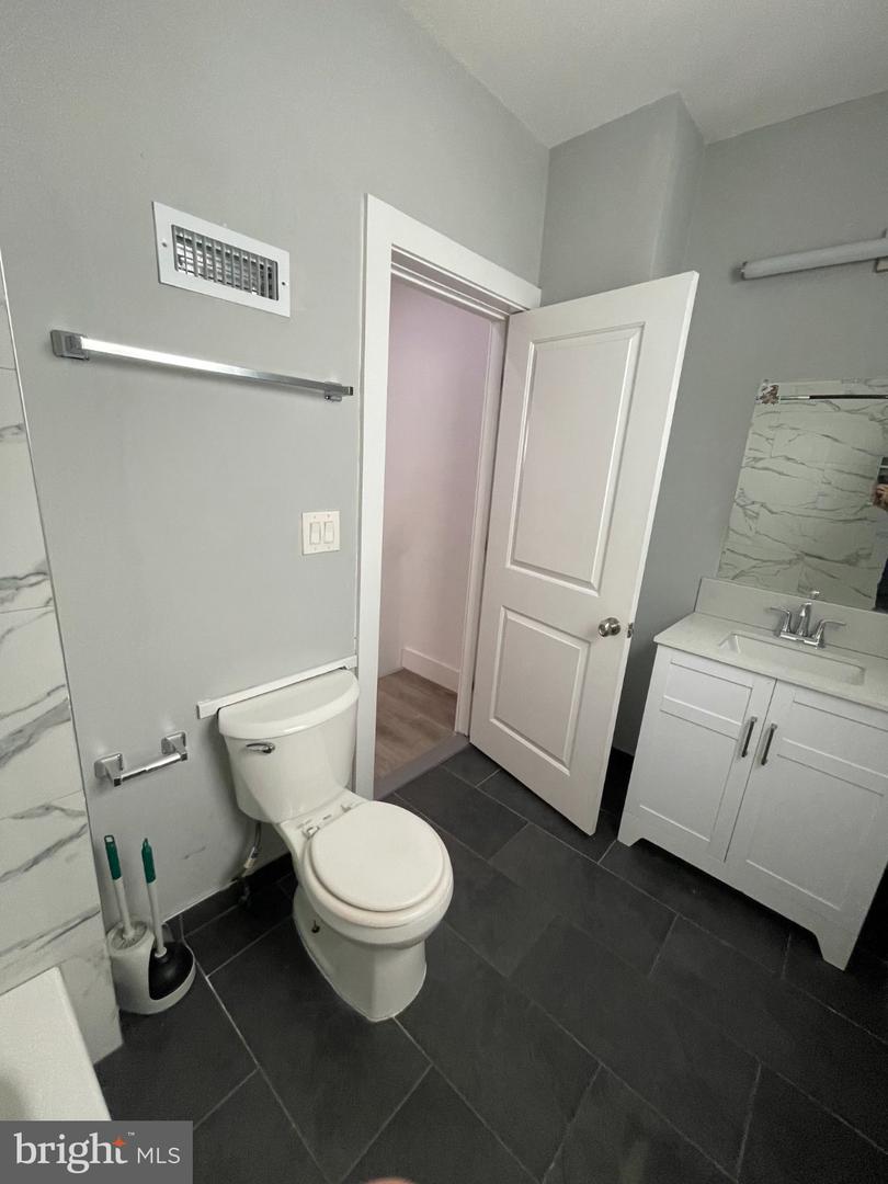 3133 Weikel St Property Photo 8