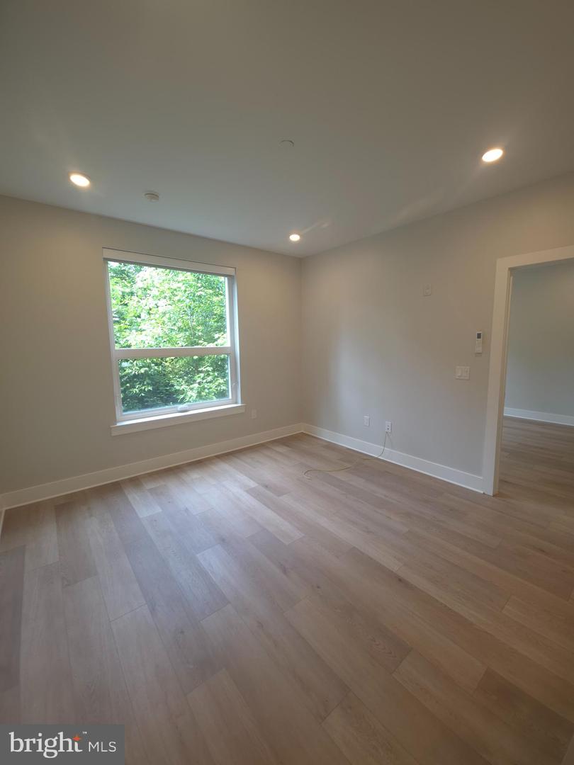 3503 Midvale Ave #401 Property Photo 32