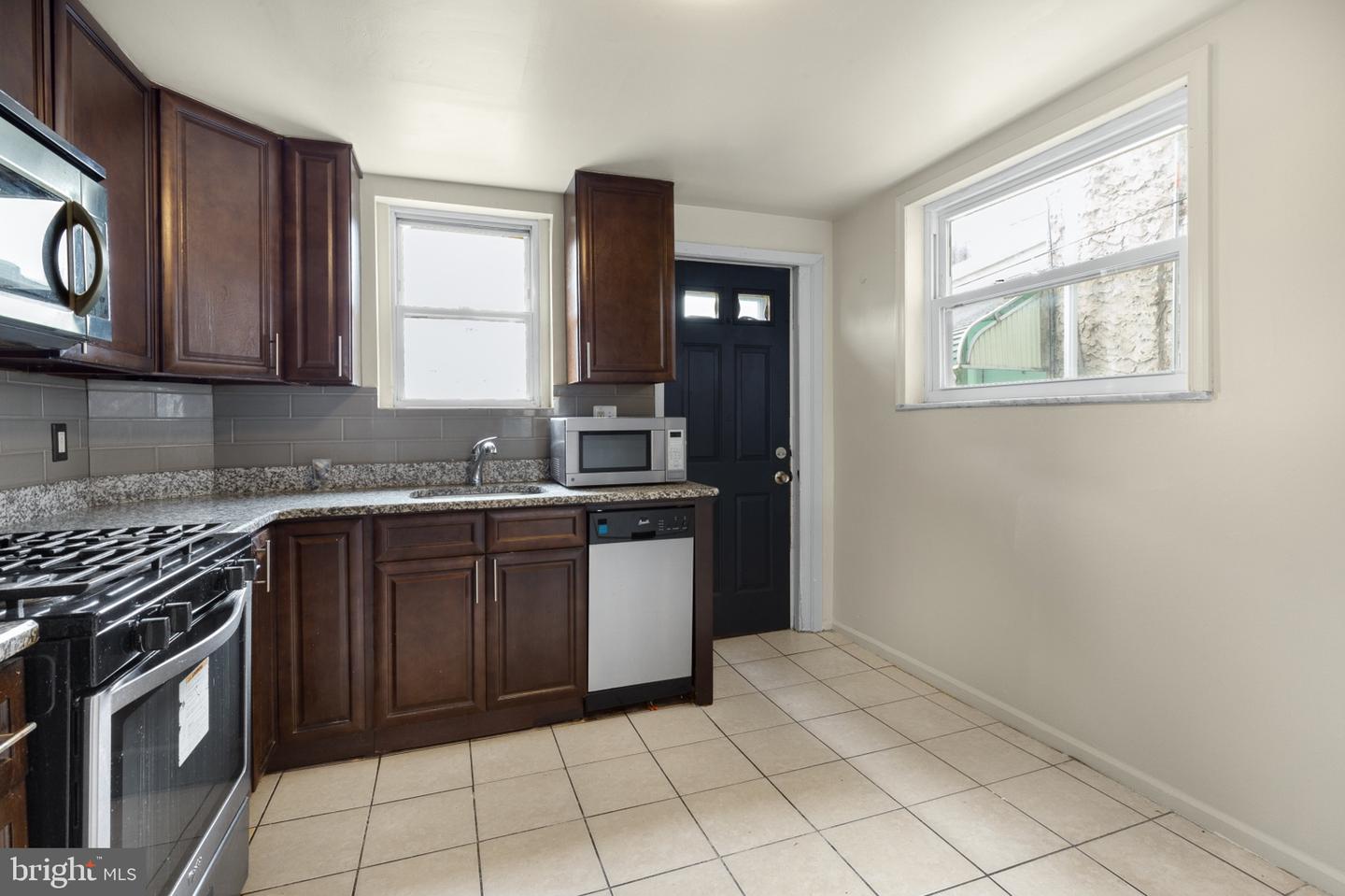 2342 Mcclellan St Property Photo 10