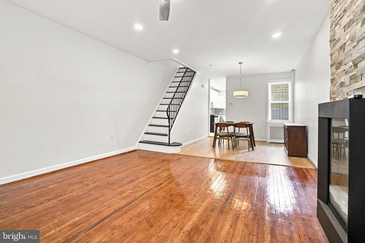 457 E High St Property Photo 5