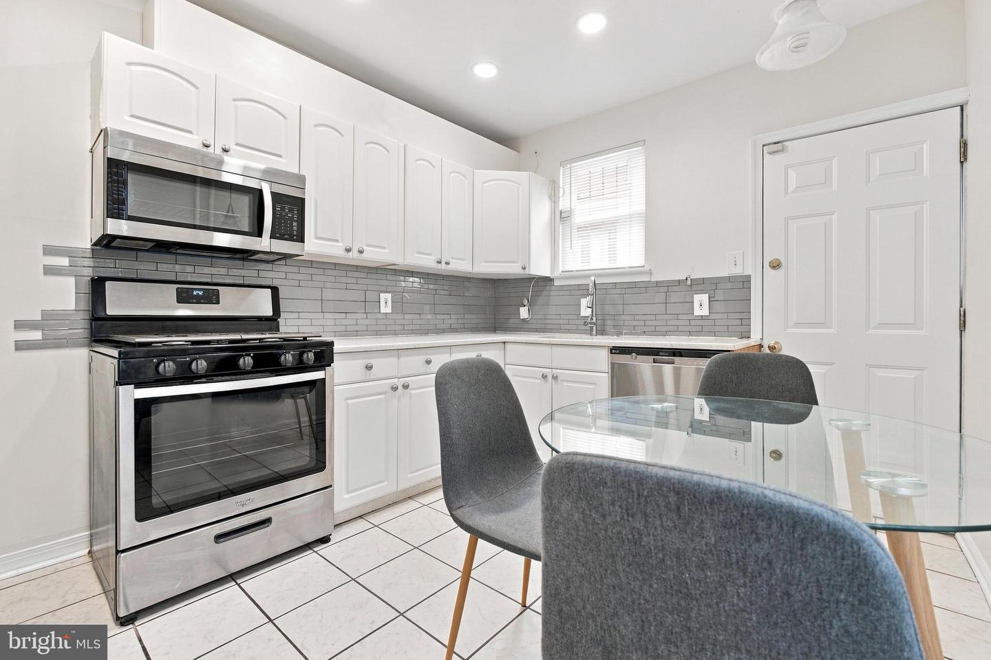 457 E High St Property Photo 6