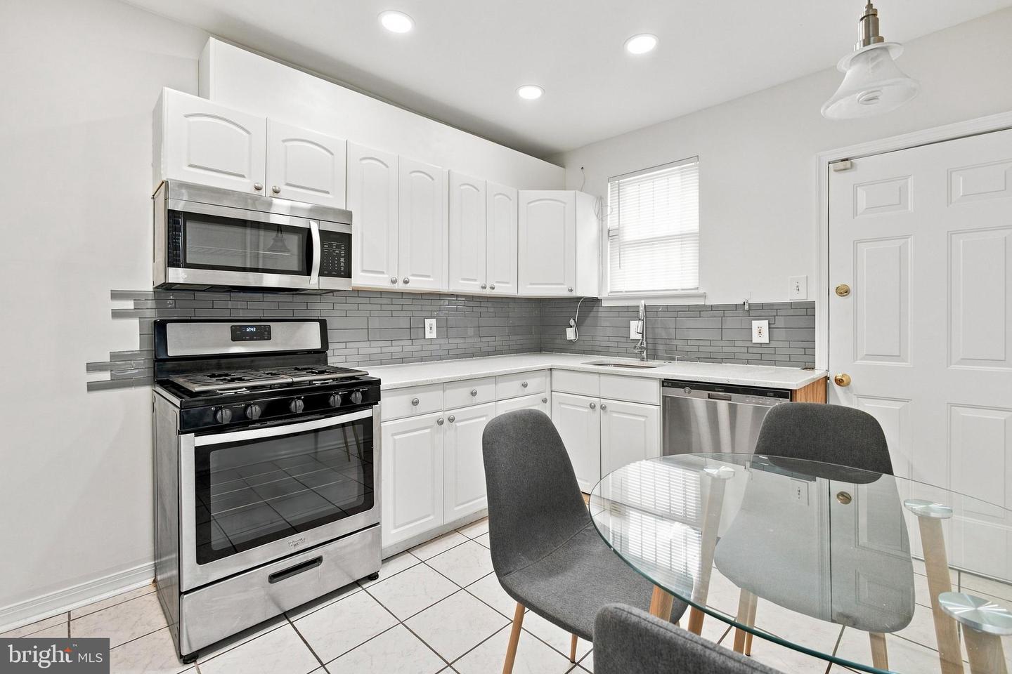457 E High St Property Photo 8