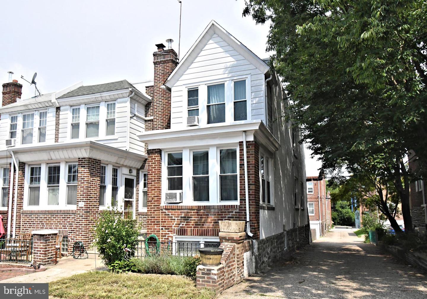 648 GERHARD ST Property Photo 1