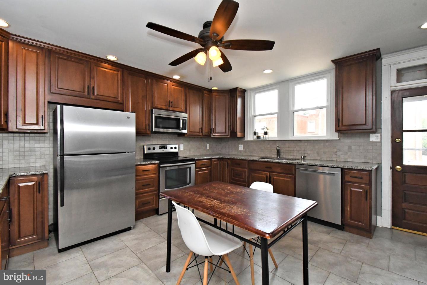 648 Gerhard St Property Photo 14