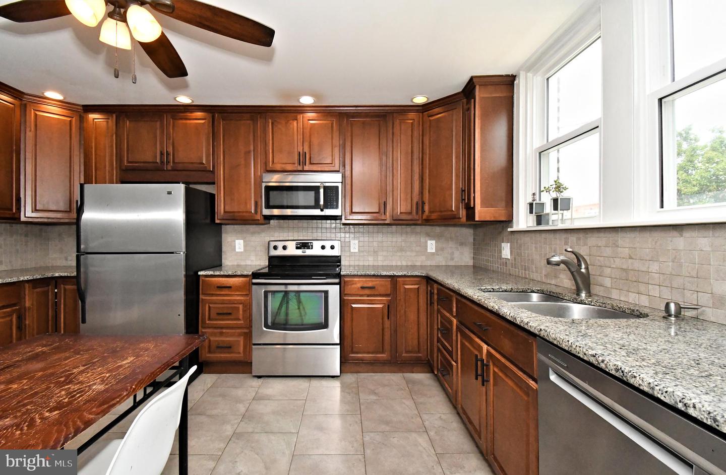 648 Gerhard St Property Photo 15
