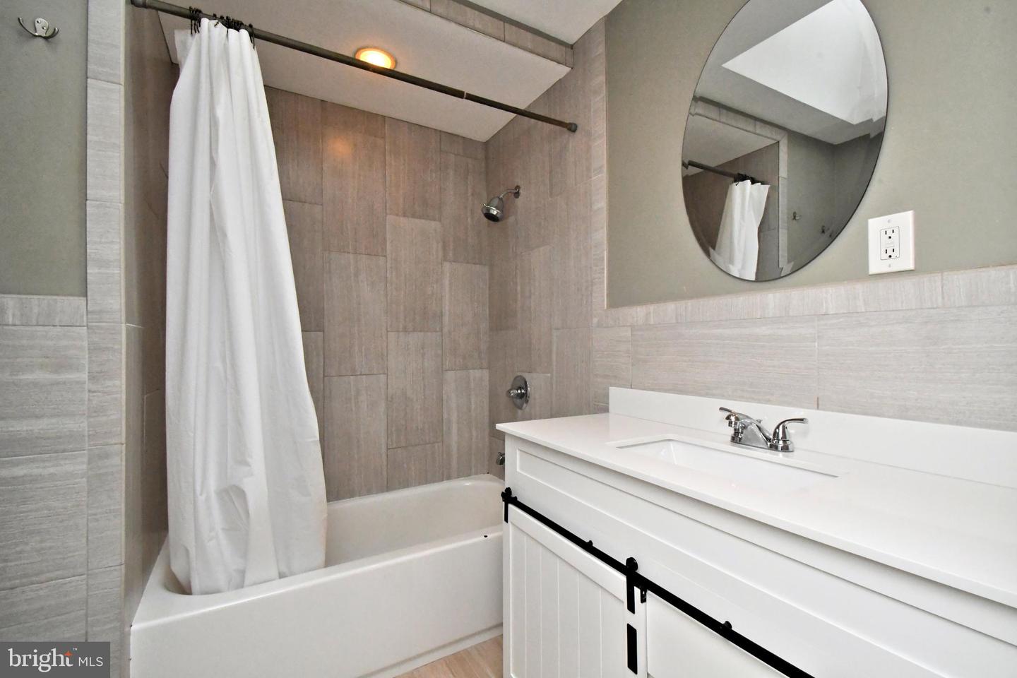 648 Gerhard St Property Photo 27