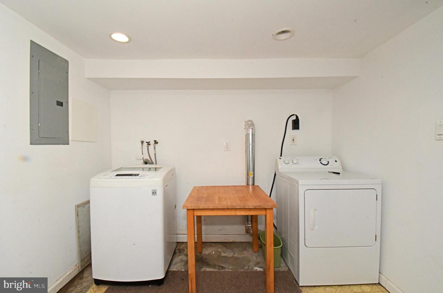 648 Gerhard St Property Photo 33