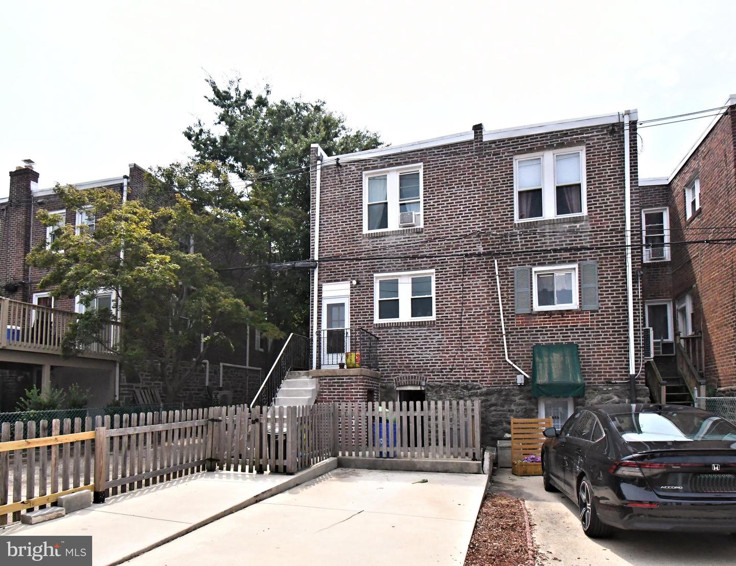 648 Gerhard St Property Photo 34