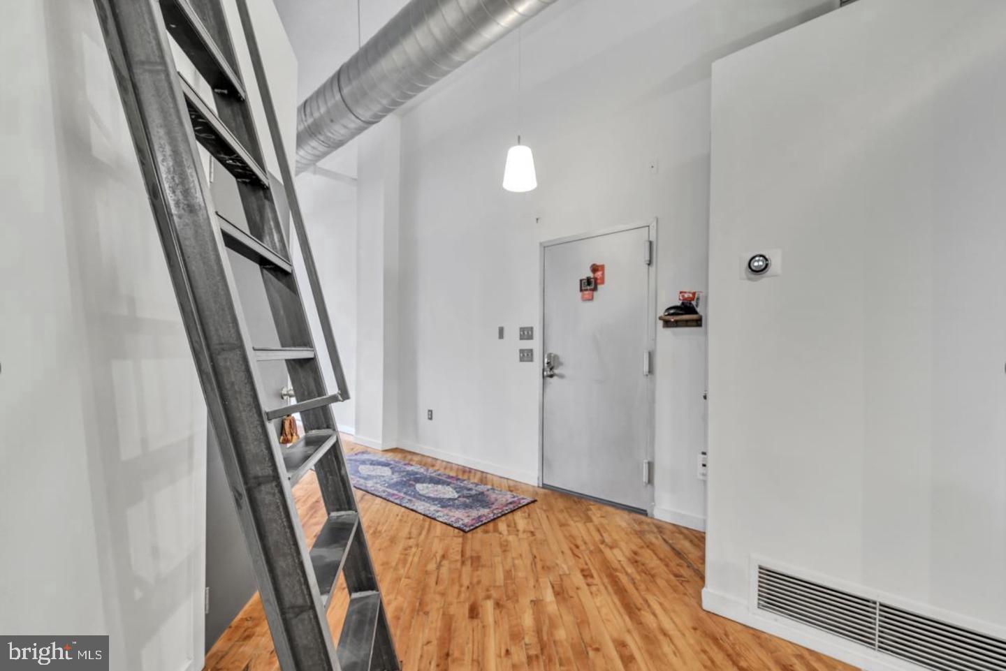 428 N 13th St #3b Property Photo 3