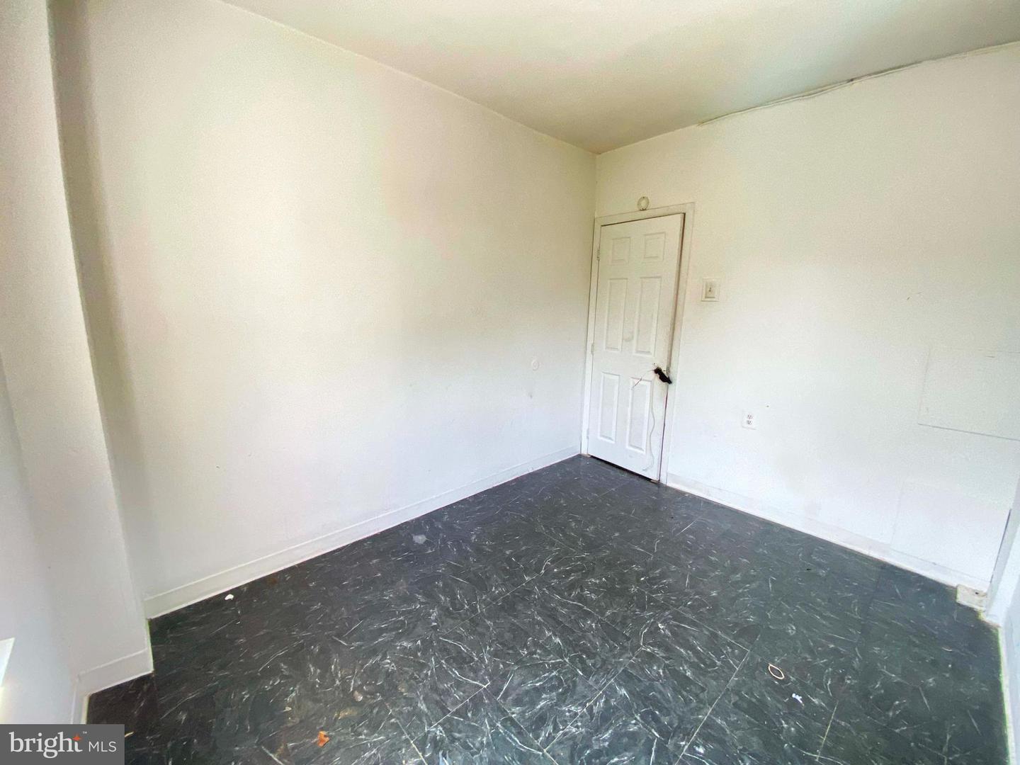 248 E Cambria St #2nd Fl Property Photo 4