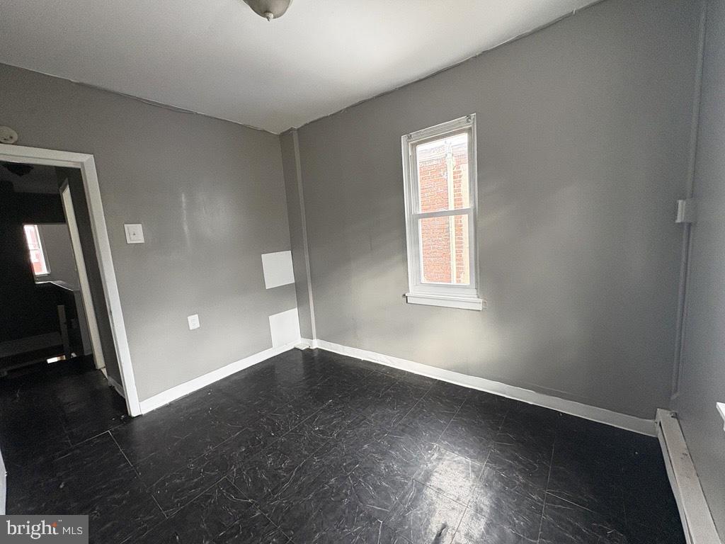 248 E Cambria St #2nd Fl Property Photo 4