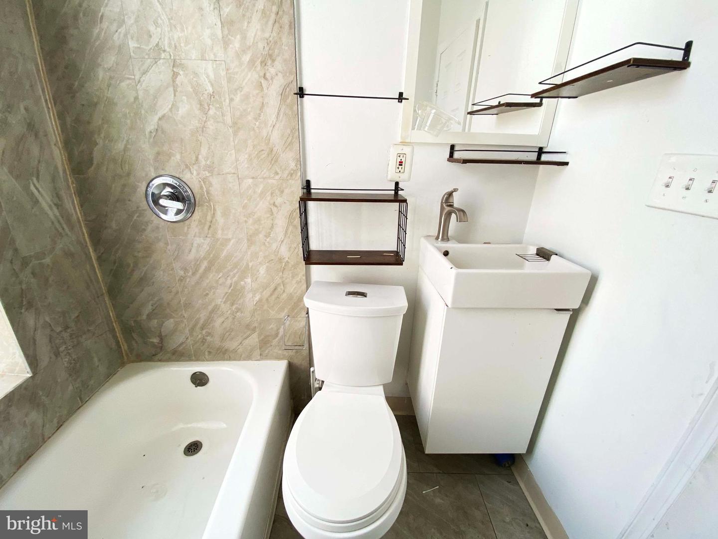 248 E Cambria St #2nd Fl Property Photo 7
