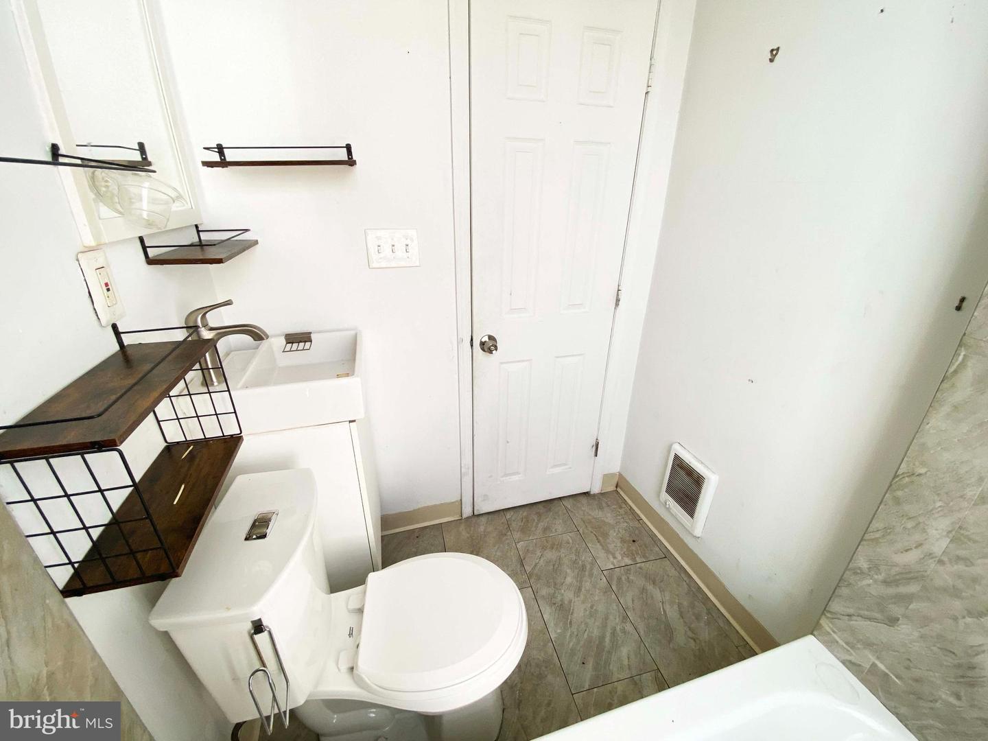 248 E Cambria St #2nd Fl Property Photo 8