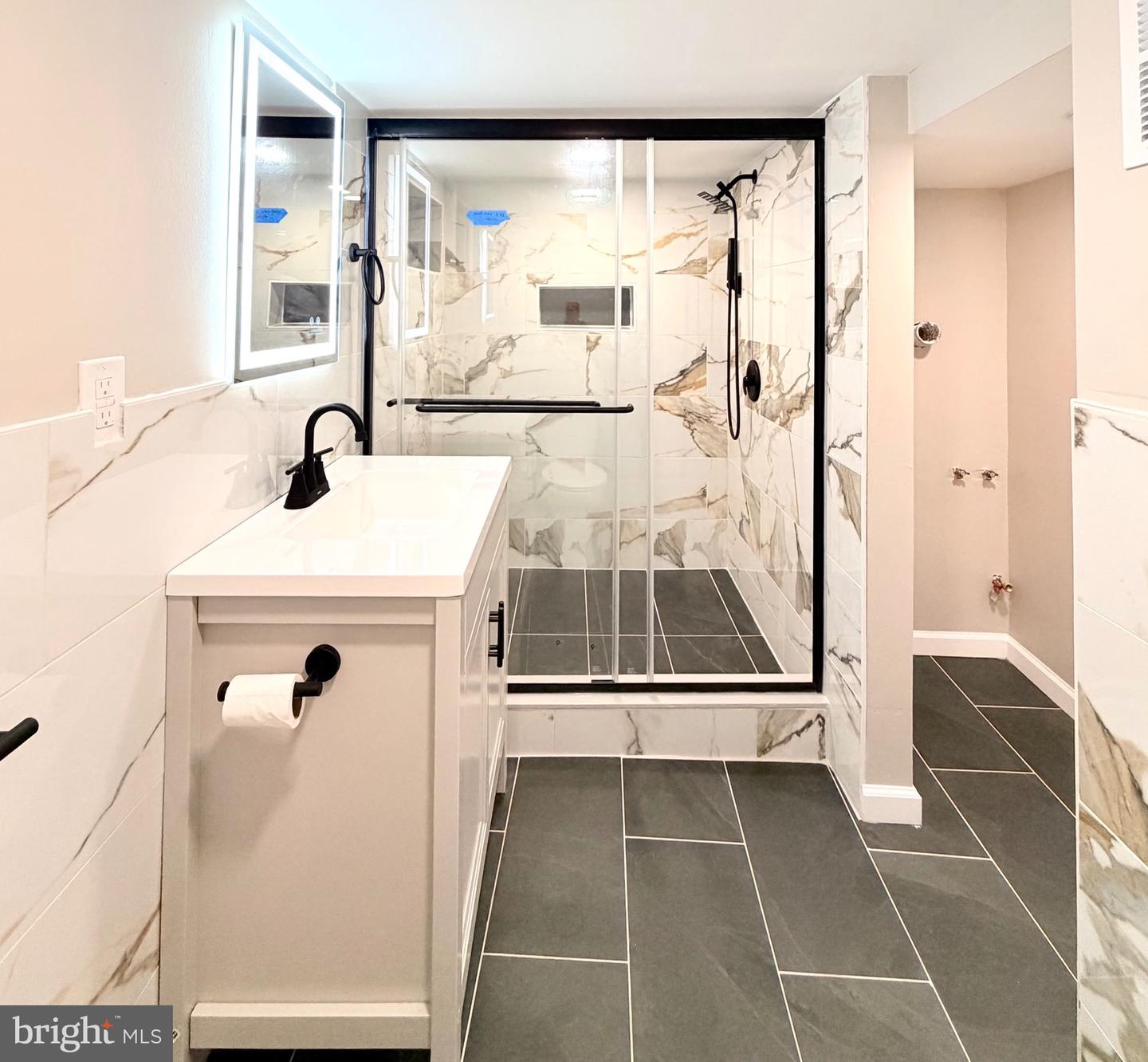 2745 S 71st St Property Photo 11