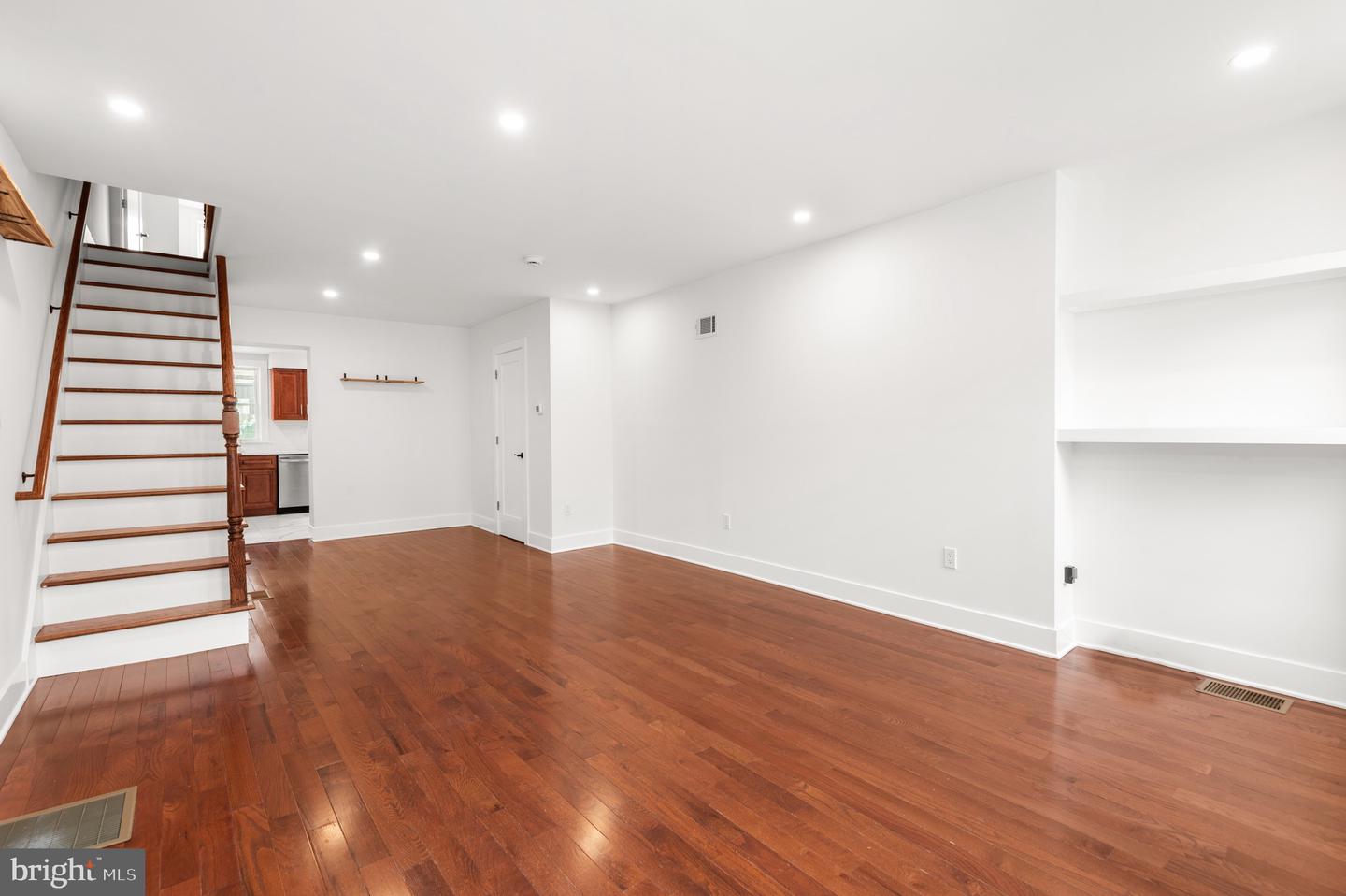 1629 Annin St Property Photo 2
