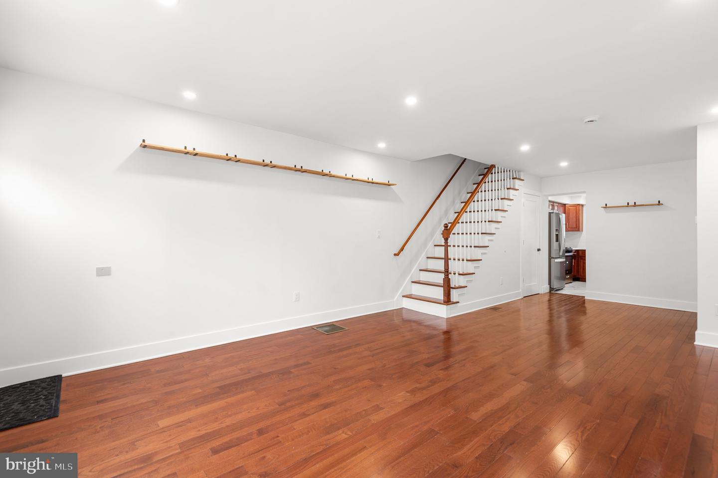 1629 Annin St Property Photo 3