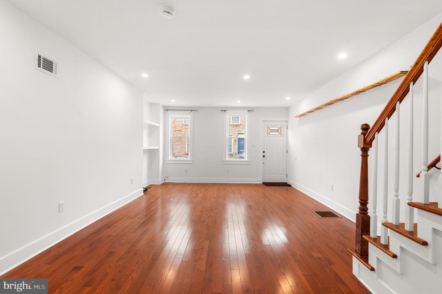 1629 Annin St Property Photo 5