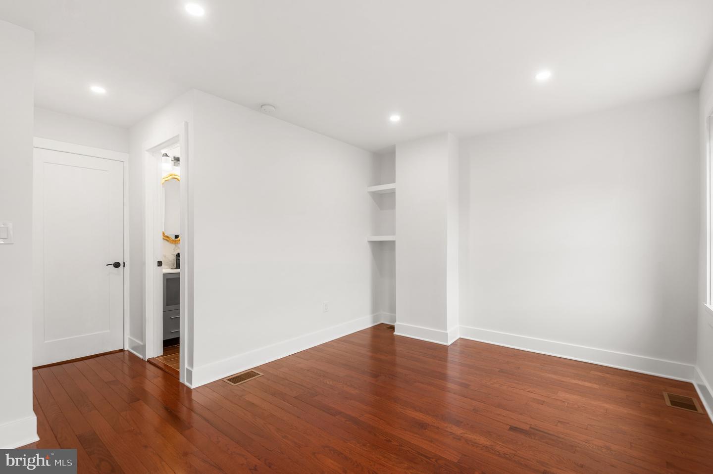 1629 Annin St Property Photo 10